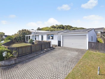 3 Ensign Lane, Whitby, Porirua