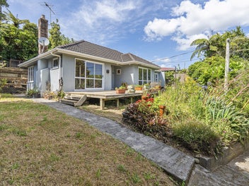 35 Queens Road, Glen Avon, New Plymouth