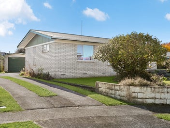 6 Dickens Place, Leamington, Cambridge