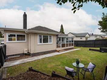 35 Lake Crescent, Hamilton Lake, Hamilton