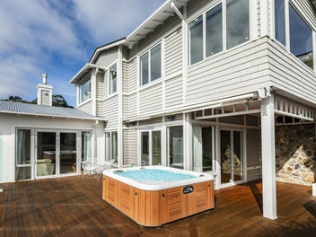2 Challenger Lane, Redcliffs, Christchurch