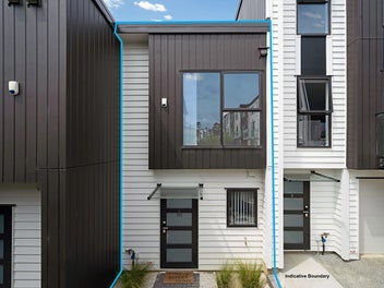 2/105 Hobsonville Road, West Harbour, Auckland