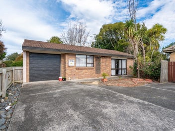 190B Clarkin Road, Fairfield, Hamilton