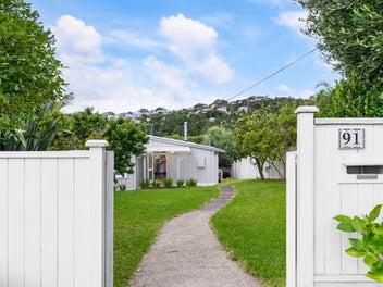 91 Island Bay Road, Beach Haven, Auckland