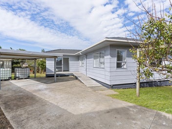 5 De Bloge Place, Clendon Park, Auckland