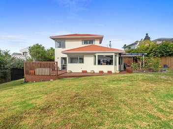 2/883 East Coast Road, Northcross, Auckland