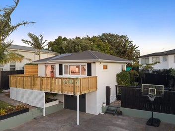 2/16 Kenmure Avenue, Forrest Hill, Auckland