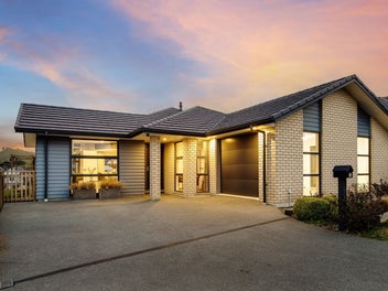 14 Topsail Way, Whitby, Porirua