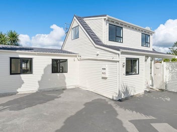 2/16 Moxham Grove, Massey, Auckland