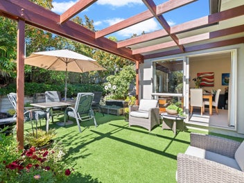37 Admirals Court Drive, Greenhithe, Auckland