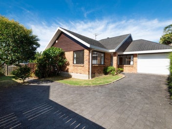 2/5 Alma Road, Milford, Auckland