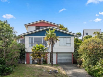114 Gloaming Hill, Titahi Bay, Porirua