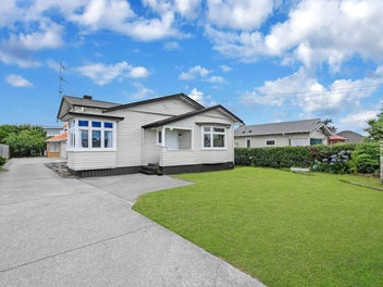 15A Somerset Road, Mount Roskill, Auckland