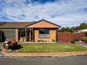11 Flaxwood Lane, Waltham, Christchurch