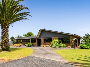 2 Waireka Road East, Omata, New Plymouth