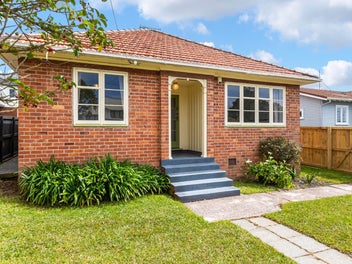 5 Mons Avenue, Mount Roskill, Auckland
