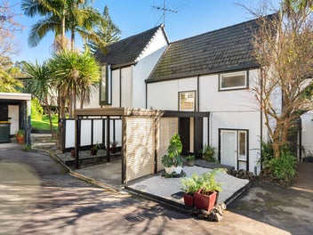 8/65 Rangatira Road, Beach Haven, Auckland
