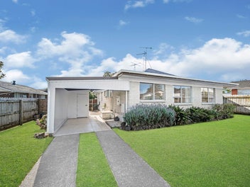 1/6 Tina Place, Sunnyhills, Auckland