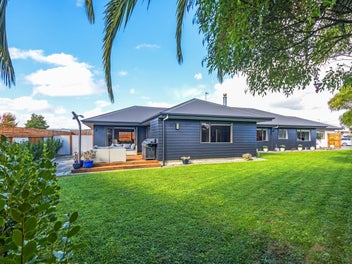9 Walnut Grove, Kelvin Grove, Palmerston North