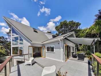 184 Laingholm Drive, Titirangi, Auckland