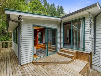 35 Wyndham Road, Pinehaven, Upper Hutt