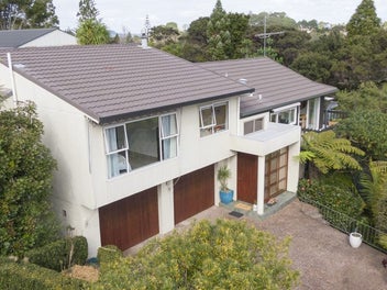 8 Langstone Place, Chatswood, Auckland