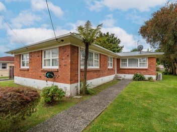 145 Galloway Street, Hamilton East, Hamilton