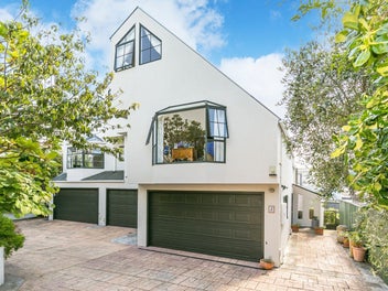 16J Hobson Street, Thorndon, Wellington