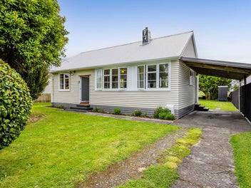 16 Egmont Street, Kaponga, Hāwera