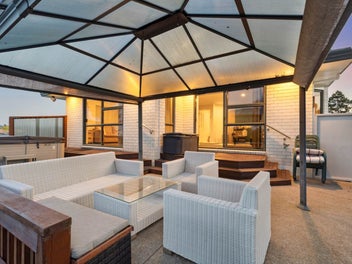 16 Vesca Place, Golflands, Auckland