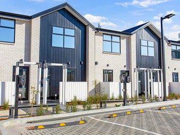 4/23 Awaroa Road, Sunnyvale, Auckland