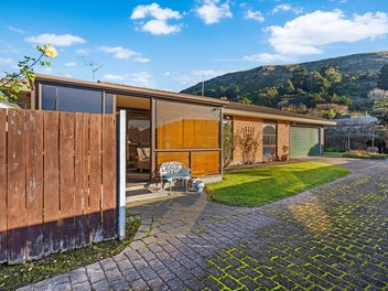 2/6 Vega Place, Heathcote Valley, Christchurch