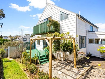 13A Caronia Crescent, Lynfield, Auckland