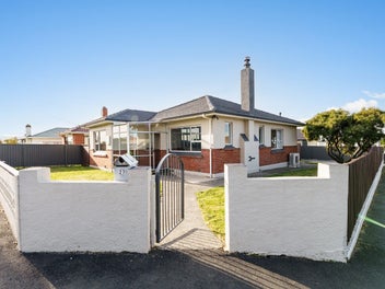 27 Isadore Road, Saint Clair, Dunedin
