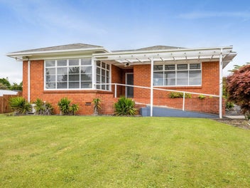 379 Broadway, Stratford