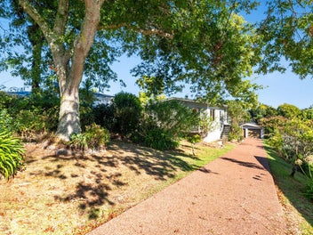 16 Pohutukawa Avenue, Red Beach, Red Beach