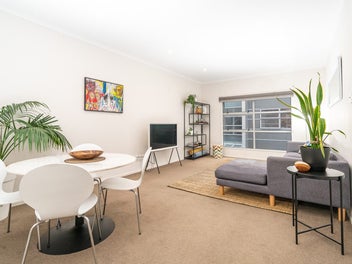 2/123 The Parade, Island Bay, Wellington