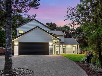 25 Longfellow Parade, Glen Eden, Auckland