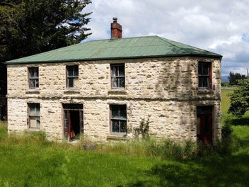 22 Butterworth Lane, Cave