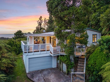 462 Scenic Drive, Waiatarua, Auckland
