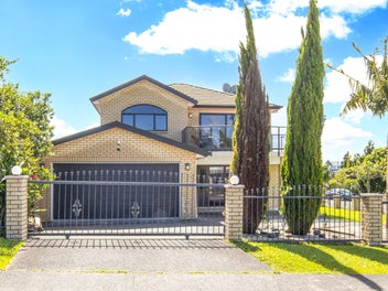 12 Bonny Crescent, Massey, Auckland