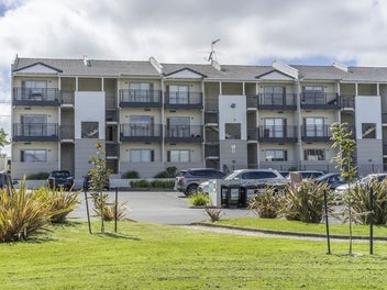 11B/71 Spencer Road, Oteha, Auckland