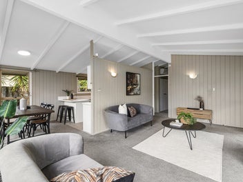 2 Holloway Place, Forest Lake, Hamilton