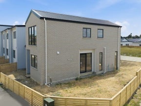 81 Otuwairoa Esplanade, Ōpaheke, Papakura
