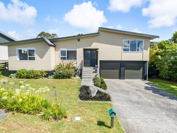 6 Fathom Lane, Whitby, Porirua