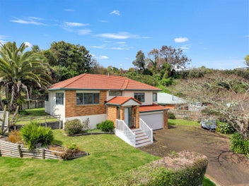 30 Capricorn Place, Kawaha Point, Rotorua