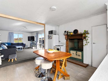 65 School Road, Riwaka