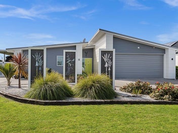 6 Fred Carr Place, One Tree Point