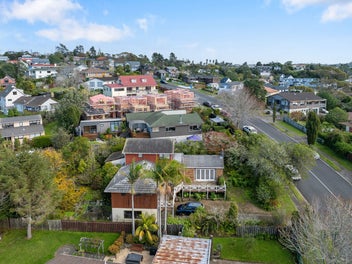 121 Oaktree Avenue, Browns Bay, Auckland