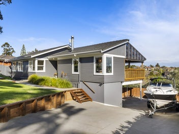 5 Addis Place, Shelly Park, Auckland